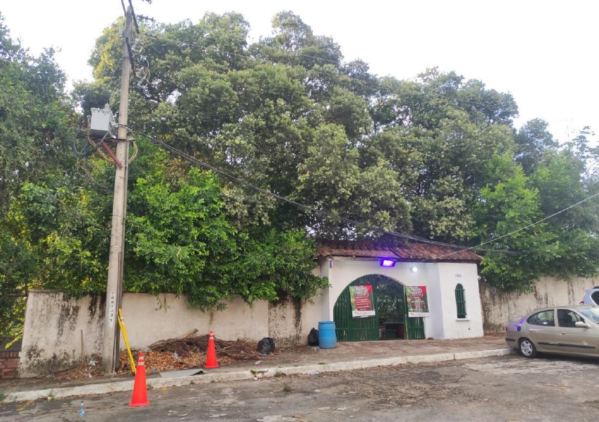 Imagen de parque navilandia y poste de energía Imagen de parque navilandia y poste de energía